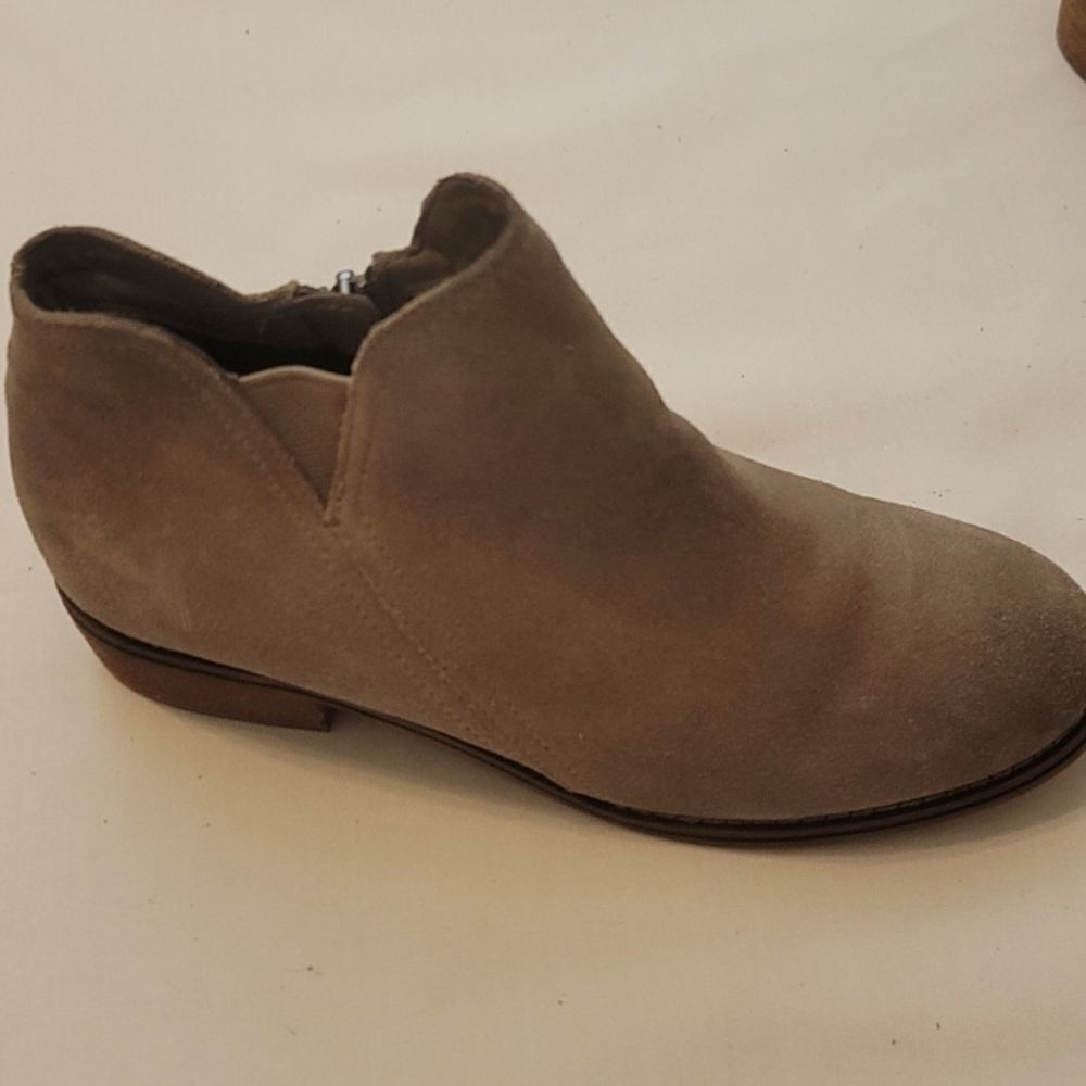 Blondo waterproof suede booties size 7.5‎